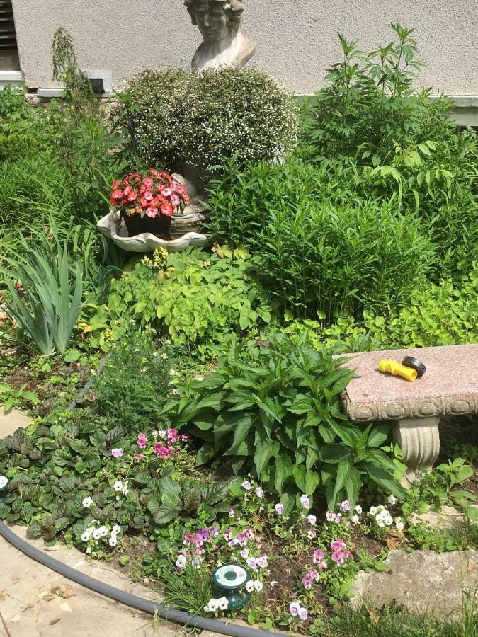 The Carriage House Flat - Downtown Paris Canada Bagian luar foto