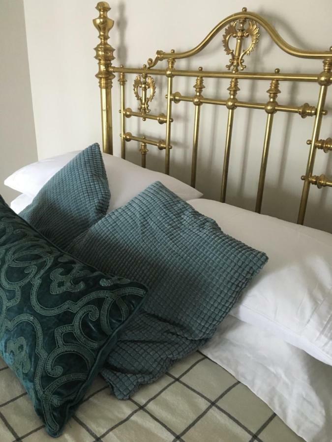 The Carriage House Flat - Downtown Paris Canada Bagian luar foto