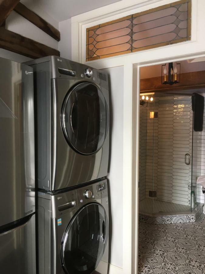 The Carriage House Flat - Downtown Paris Canada Bagian luar foto
